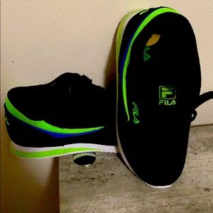 Boys shoes never used